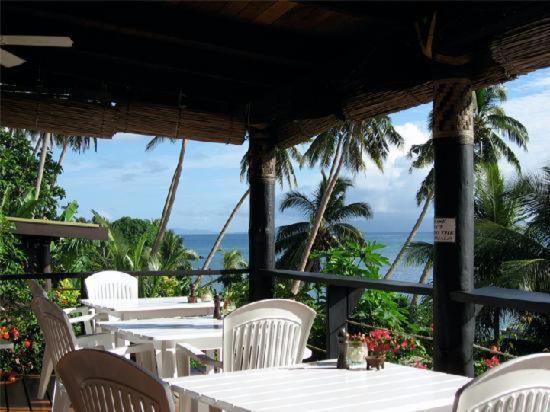 Coconut Grove Beachfront Cottages Matei Exterior photo