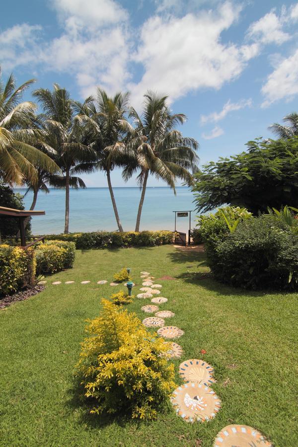 Coconut Grove Beachfront Cottages Matei Exterior photo