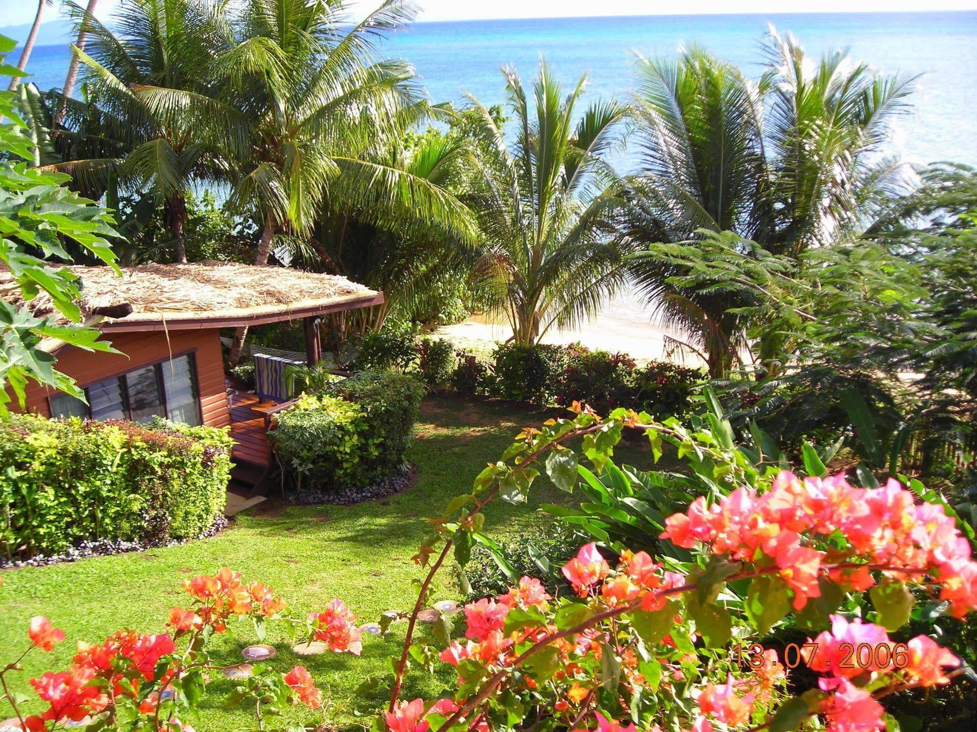 Coconut Grove Beachfront Cottages Matei Exterior photo