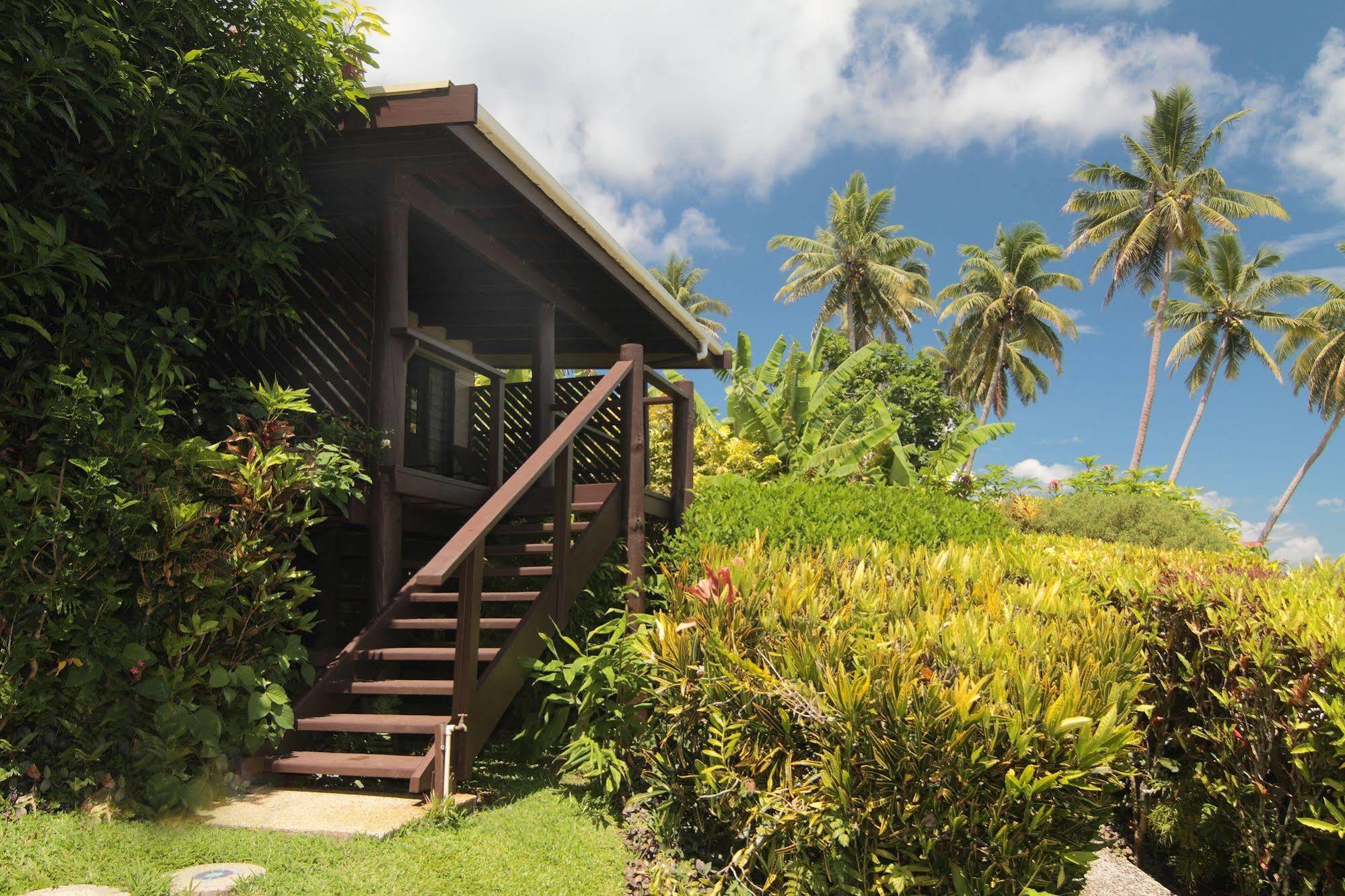 Coconut Grove Beachfront Cottages Matei Exterior photo